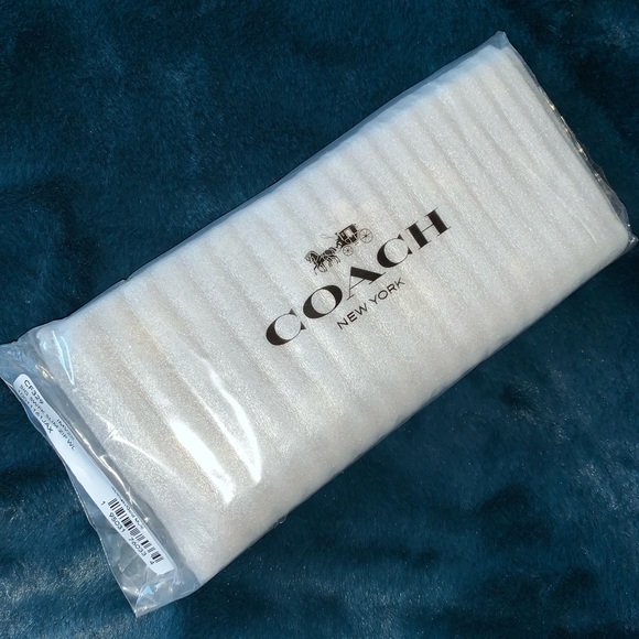 NEW! COACH Slim Signature Canvas Wallet with Snowflake Print, NEW WITH TAG! - Picture 3 of 15